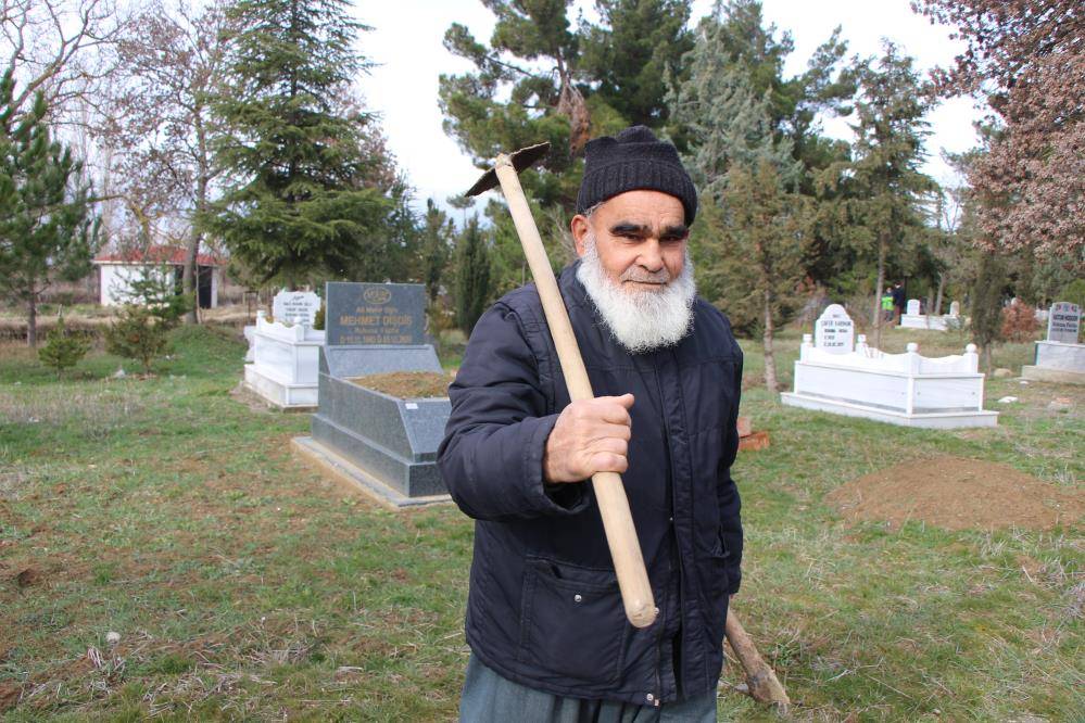 Köyün mezarcısı, ölmeden kendi mezarını kazdı! Sebebi de olay kadar ilginç 3